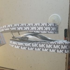 Michael Kors Silver/White Thong Sandals Size 10